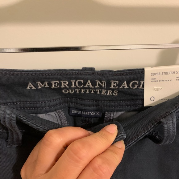 ⌛️SOLD⌛️ AE super stretch navy shorts - Picture 4 of 5